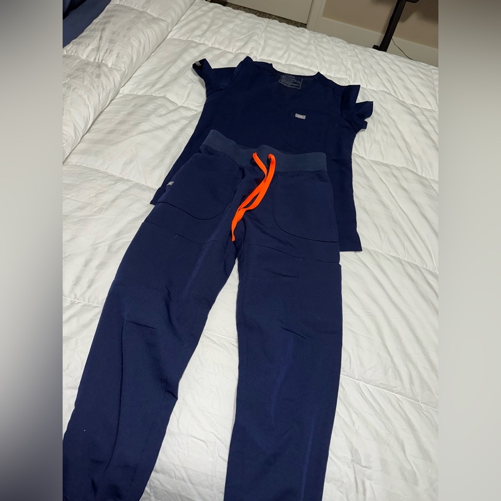 Figs scrub set. Navy. XXS top, XXS small petite bottom